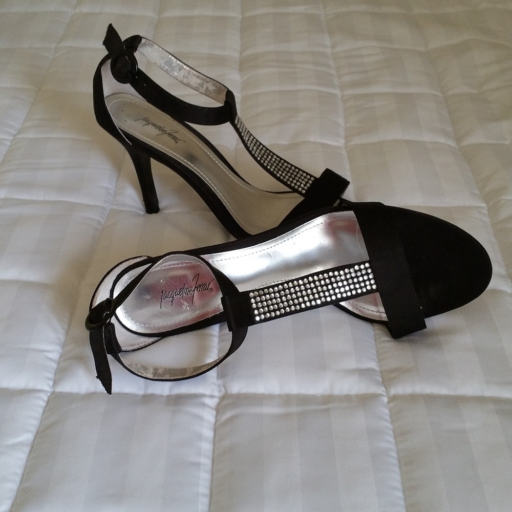 Jacqueline Ferrar Black with stones Sandlas